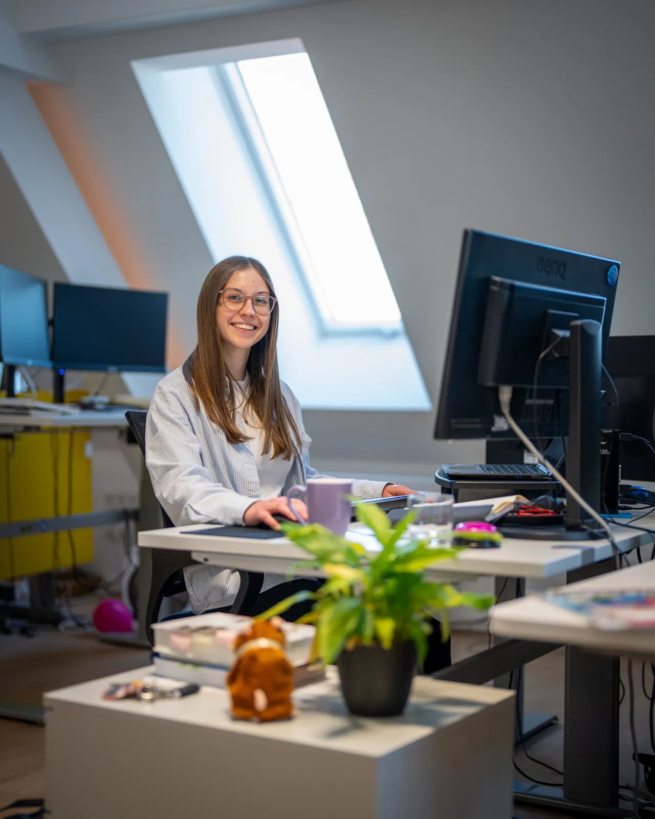 Arbeitsplatz im Großraumbüro bei artista